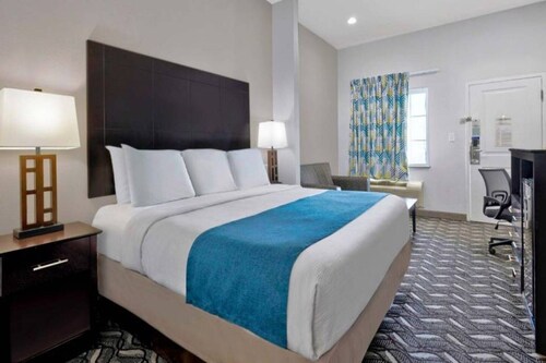 1 KING BED | NON-SMOKING, SOFA-BED, MICFRIDGE