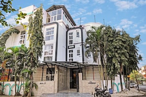 A multi-story building with a sign for 'OYCO' on the facade. - Hotel O Vrindavan (Kolkata)