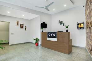 Lobby - Hotel O S Town Guest House (Ludhiana)
