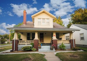 A two-story house with a front porch, a chimney, and a mailbox marked with the number 901. - Spacious & Fun Family Home in the Heart of Emporia (Emporia)