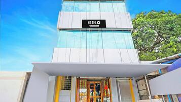 A hotel with a sign reading 'HOTELO' and a company-serviced logo.
