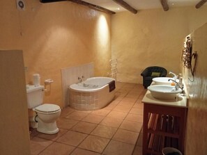 Bathroom - The Retreat Country Lodge (Howick)