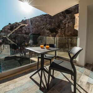 Outdoor dining - Blu Waters Boutique Hotel (Munxar)