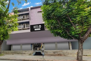 A hotel entrance with a sign indicating it is company-serviced. - Super Hotel O MG Road Raniganj (Hyderabad)