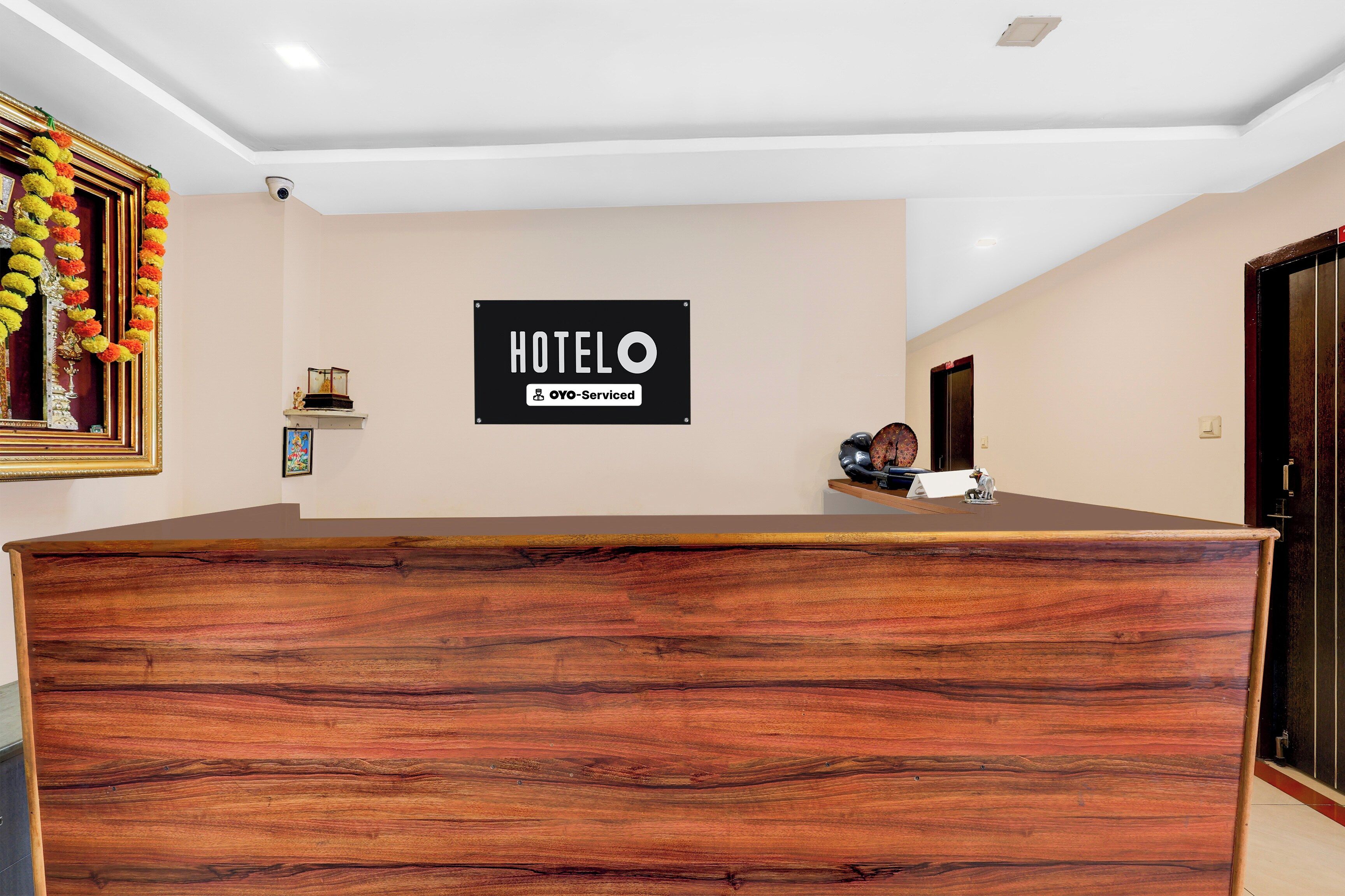 A reception desk with a sign indicating it is serviced by OYO.