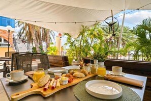Outdoor dining - Parasasa Hotel Curacao (Willemstad)