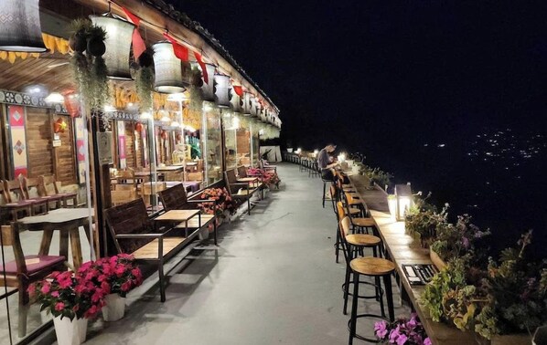 Outdoor dining - Sapana Mountain Retreat (Sa Pa)
