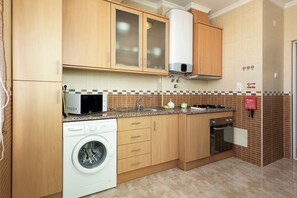 Private kitchen - Two Brothers Home 3 (Vila Real de Santo António)