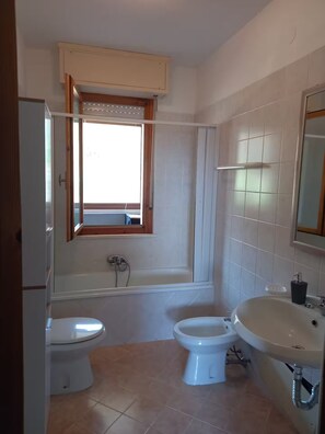 Bathroom - New Listing (Aglientu)