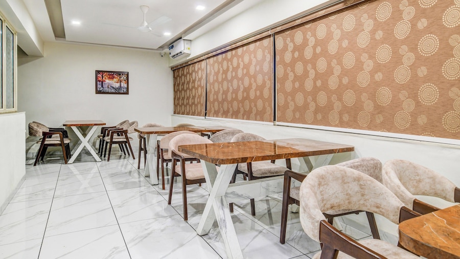 Townhouse Oak PTC Indore Junction