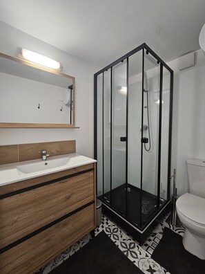 Bathroom - New Listing (Thorigny-sur-Marne)