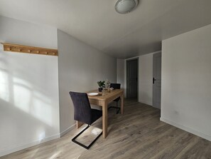 Dining - New Listing (Thorigny-sur-Marne)