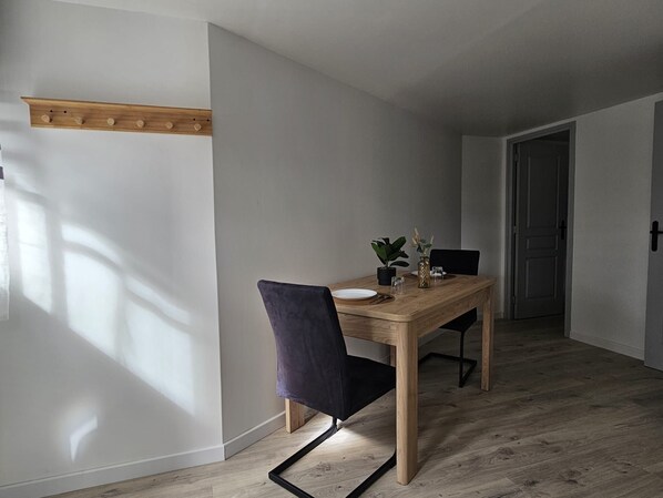Dining - New Listing (Thorigny-sur-Marne)
