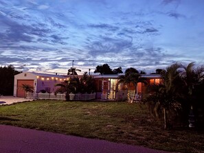 Exterior - Manatee Sisters-2 Gulf cottages steps apart +2 Docks/Private community pool/spa (Saint James City)