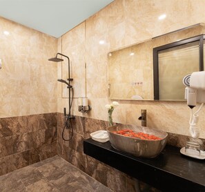 Bathroom - Royal Boutique Hotel (Hanoi)