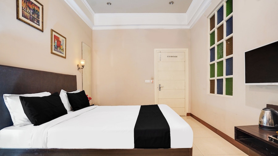Townhouse Mansarovar Near Metro Station