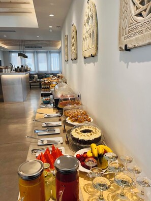 Breakfast buffet - LITHOS LUXURY SUITES TINOS (TINOS)