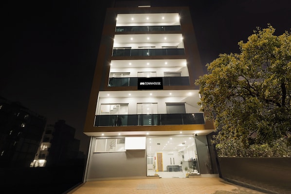 A multi-story building with a sign reading 'OYO TOWNHOUSE' at the entrance. - Townhouse Sector 69 Gurgaon (Gurugram)