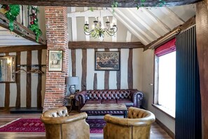Interior - The Old Bull Inn at Alaz (Sudbury)