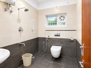 Bathroom - Anglo French Resort Yercaud (Yercaud)