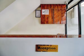Lobby - Hotel O Golden Sky (Indore)