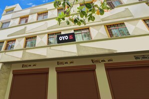 A hotel building with a sign reading 'OYO Hotel Katayani'. - Hotel O katyayani (Indore)