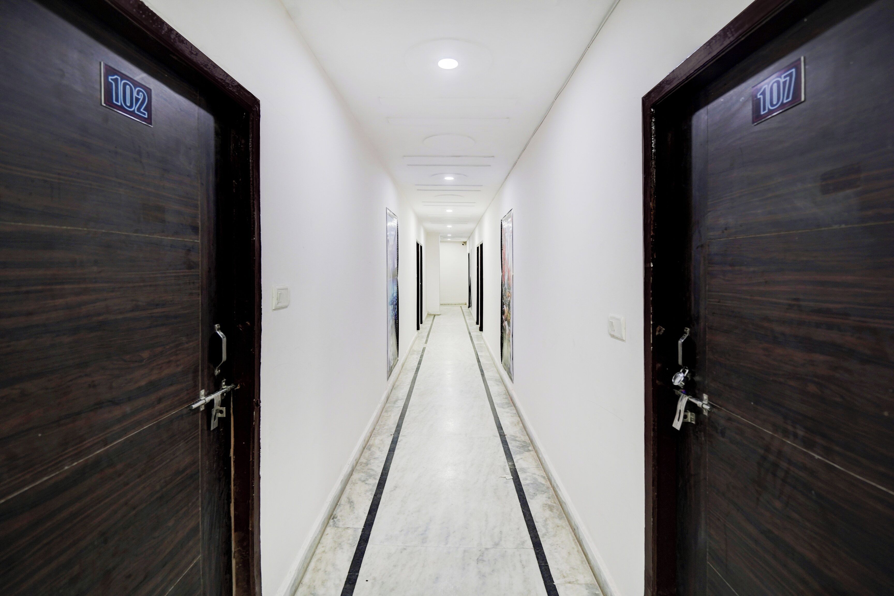 A corridor with two doors labeled '102' and '107' leading to rooms.