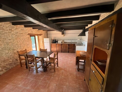 Holiday Home 'La Cueva Del Norte' with Mountain Views, Private Terrace and Wi-Fi