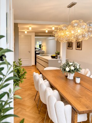 Dining - Elegant Zürich Penthouse - Private Rooftop & Lake Views (Zürich)
