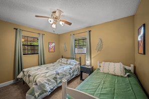 A bedroom with two beds, a ceiling fan, and a window with curtains. - Cozy Cabin at Cash Cabins-sleep 5 (Mentone)
