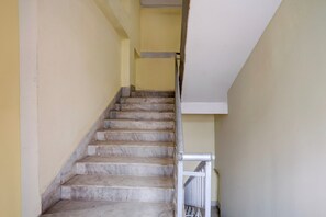 A staircase with marble steps leading upwards. - Hotel O Sankaradeva Kalakshetra (Guwahati)