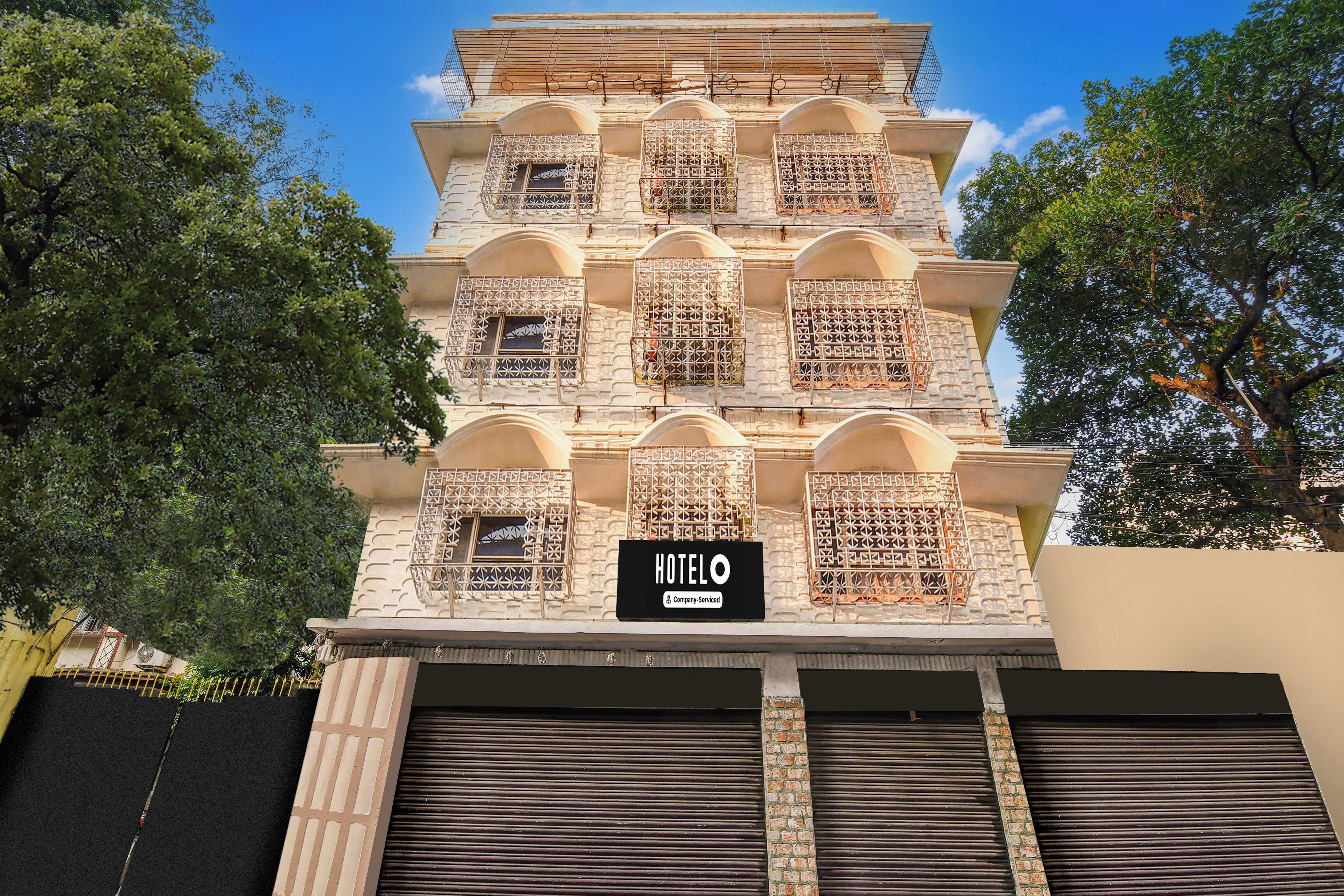 A multi-story building with a sign reading 'HOTEL' and a company-serviced symbol.