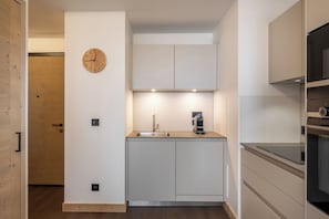 Private kitchen - Nanook – Ski-in/Ski-out | Pool | Gym | Alpe d’Huez (Huez)