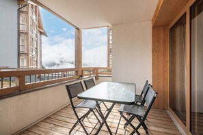 Outdoor dining - Nanook – Ski-in/Ski-out | Pool | Gym | Alpe d’Huez (Huez)