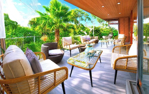 Palm Beach Centre! In & Outdoor Spa! Ocean Beach