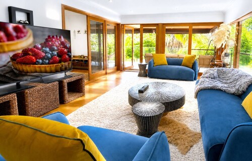 Palm Beach Home for 8! Exclusive Private Apartment in! USA 120-jet Outdoor Spa!