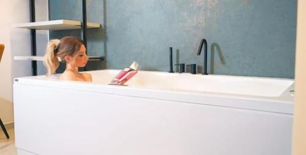 Bathroom - Vrbo Property (TARANTO)