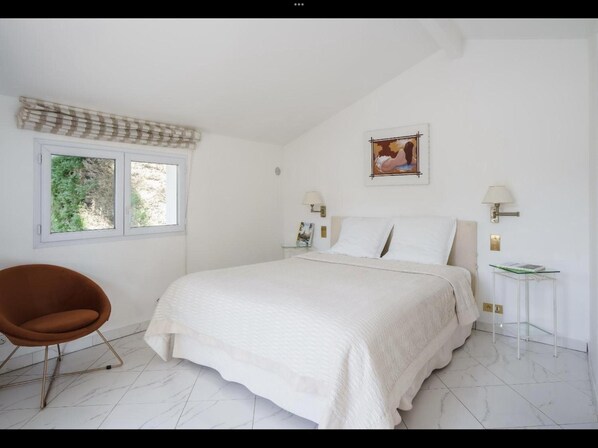 Room - Bed and Breakfast 'La Petite Suite' with Wi-Fi (Saint-Jean-de-Luz)