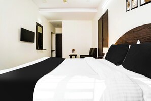 Room - Hotel O Nashik Near Vijay Mamta Theatre (Nashik)