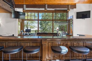 Bar - Elk Ridge Cabin | Bronze Buffalo Ranch (Victor)