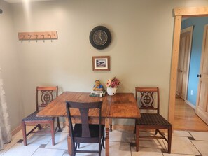 Dining - True Mountain House (Middlesex)