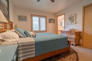 A bedroom with a bed, dresser, and a mirror. - Down Time Cottage 1 Block to Lake Michigan Beaches (Michigan City)