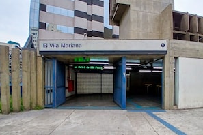 A building entrance with a sign reading 'Vila Mariana' and a digital display above the entrance. - Equalize Vila Mariana by Viva (São Paulo)