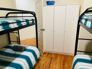 Room - Cozy 1-bedroom apartment with AC in terrific Brooklyn (brooklyn)