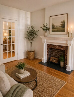 Living area - Cozy 1-bedroom apartment with AC in terrific Brooklyn (brooklyn)