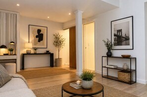 Living area - Enjoyable 1-bedroom apartment with AC in vibrant Brooklyn (brooklyn)
