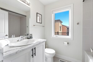 Bathroom - Modern Oakville Oasis, 4BR Retreat with King Bed (Oakville)