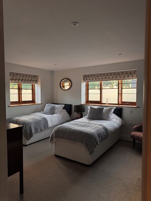 Room - Green Oak Barn House (Leicester)