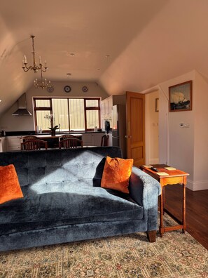 Living area - Green Oak Barn House (Leicester)
