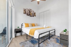 Room - Serene loft style 2Bth | Gym | Parking | Workspace (Dallas)